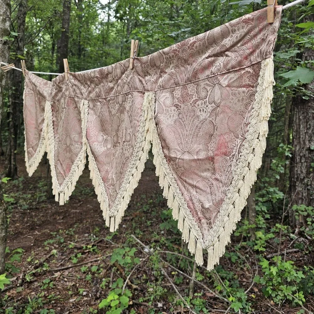 Vintage 80s Champagne Gold & Burgandy Paisley Jacquard Valance with Gold Tassels